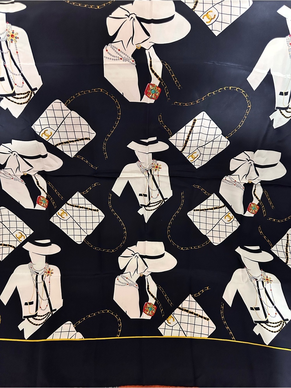 CHANEL ❤️🌟MADEMOISELLE SILHOUETTE PATTERN SILK SCARF ITEM # 2153884